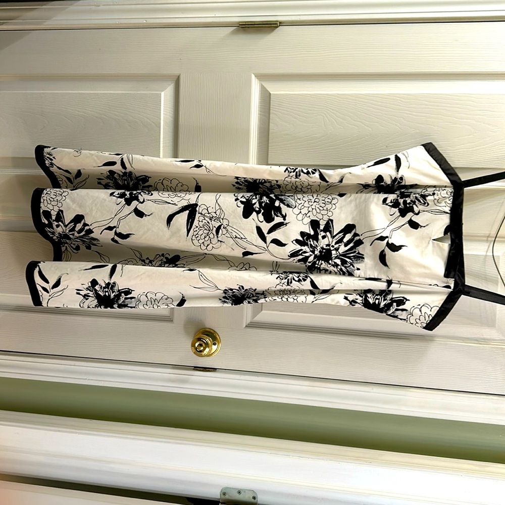 Black/white floral dress